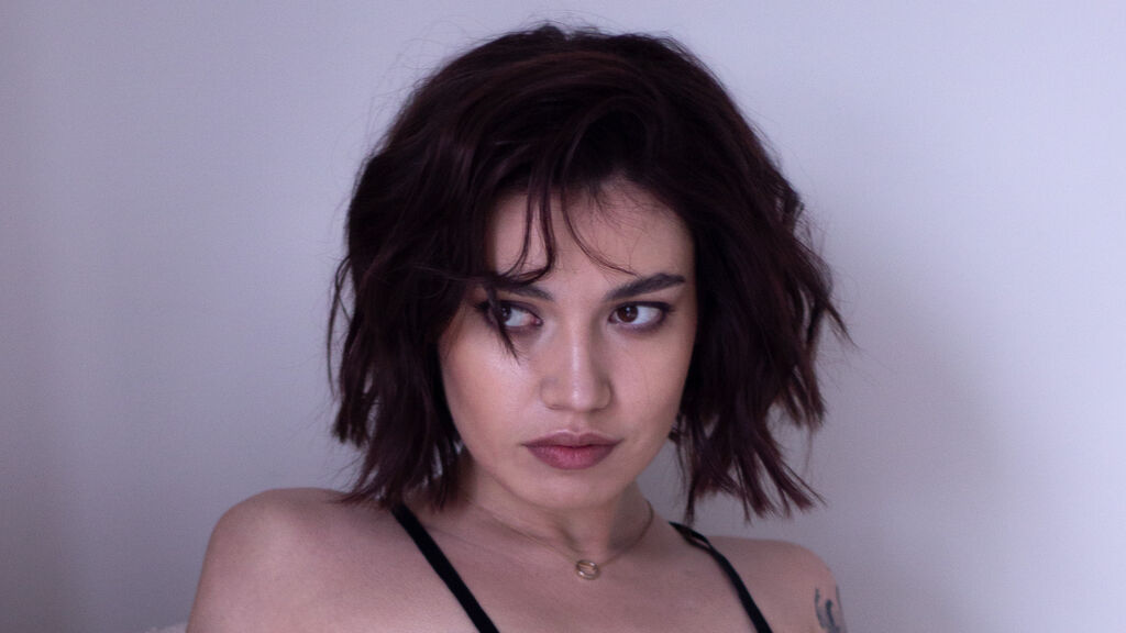 EmmyMay's profile from Jasmin at GirlsOfJasmin'