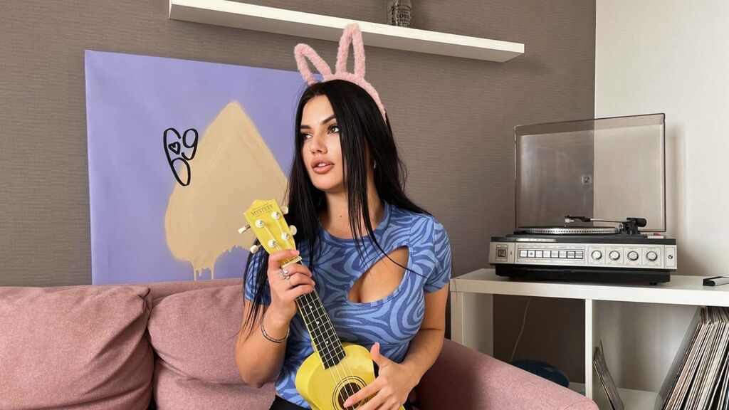 BeatriceAdrian online on GirlsOfJasmin