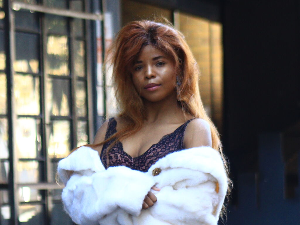 DyanneMilan cams pussy cam