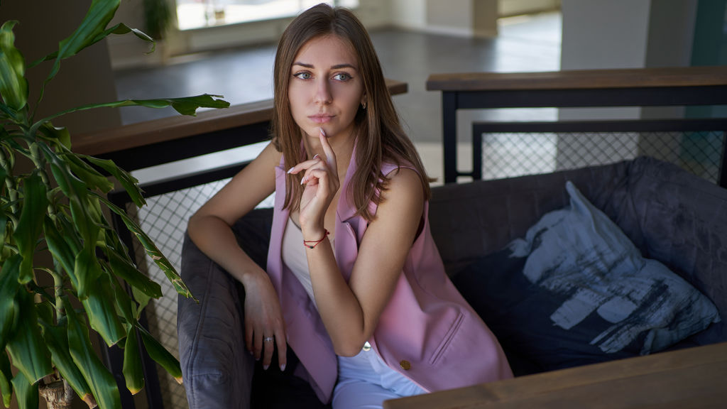 ShellyBrown online on GirlsOfJasmin